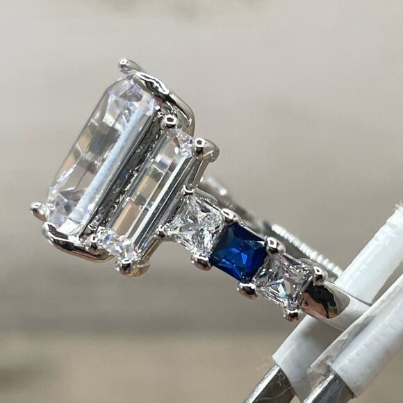 Beautiful Emerald Cut White Diamond CZ Princess Cut Blue Silver Plated Ring - Picture 3 of 4